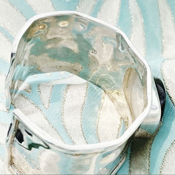 Vtg Red Envelope hammered silver mop bracelet - Picture 13 of 14